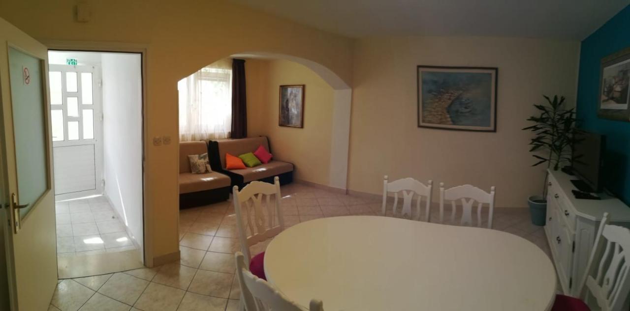 Apartmani Petricevic Supetar Zewnętrze zdjęcie