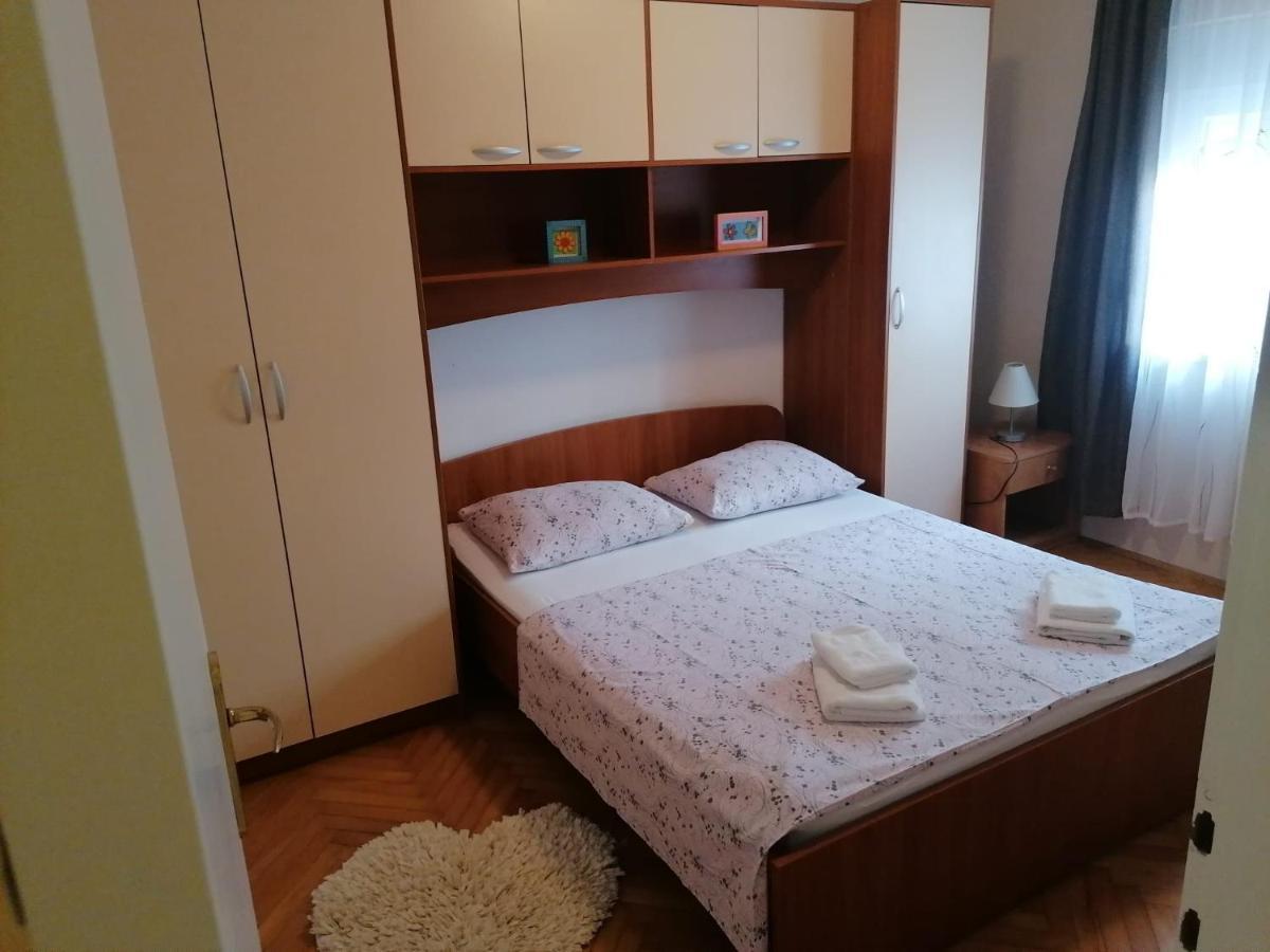 Apartmani Petricevic Supetar Zewnętrze zdjęcie